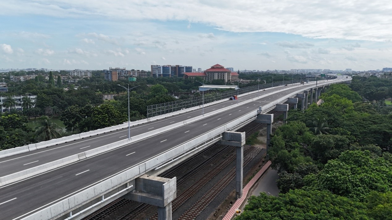 孟加拉國達(dá)卡機(jī)場(chǎng)高架快速路項(xiàng)目。鄭小忠攝