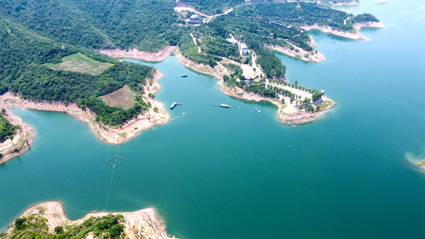 河南洛陽市孟津區(qū)境內(nèi)的黃河小浪底風景區(qū)黃鹿山景點風光。黃政偉攝