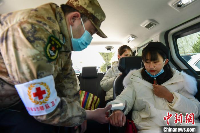 包餃子、拜年、探訪哨所西藏軍嫂高原過春節(jié)