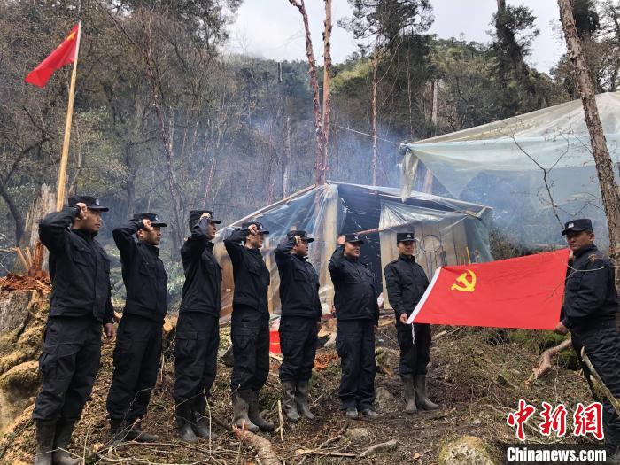 西藏多地移民管理警察開(kāi)展多樣活動(dòng)獻(xiàn)禮黨的百年生日