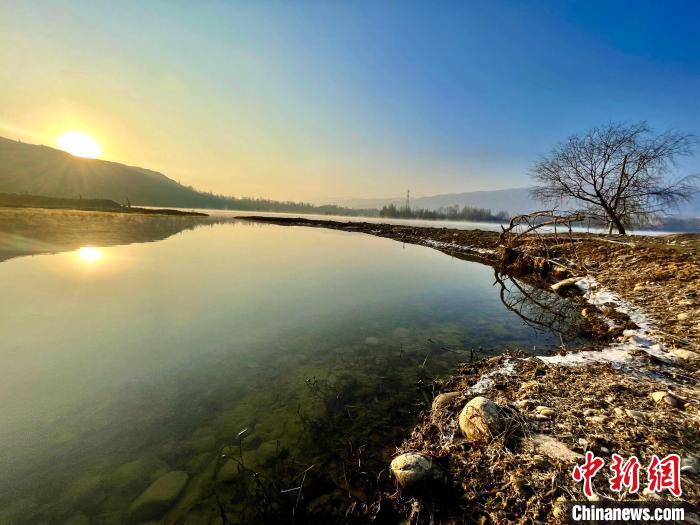 圖為青海省化隆縣黃河濕地景色?！±钣穹?攝