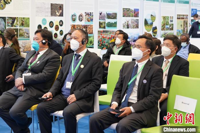 圖為極小種群物種和生物多樣性保護邊會現(xiàn)場?！≡颇鲜×謽I(yè)和草原局供圖
