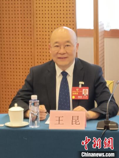 圖為全國(guó)政協(xié)委員，農(nóng)工黨青海省委會(huì)主委王昆?！∈茉L者供圖