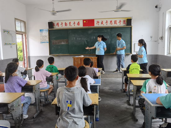 小學(xué)生牽手大學(xué)生 “混齡組團”共成長