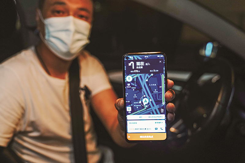 2022年6月1日凌晨，網(wǎng)約車司機(jī)黃興展示他當(dāng)天接到的第一單。
