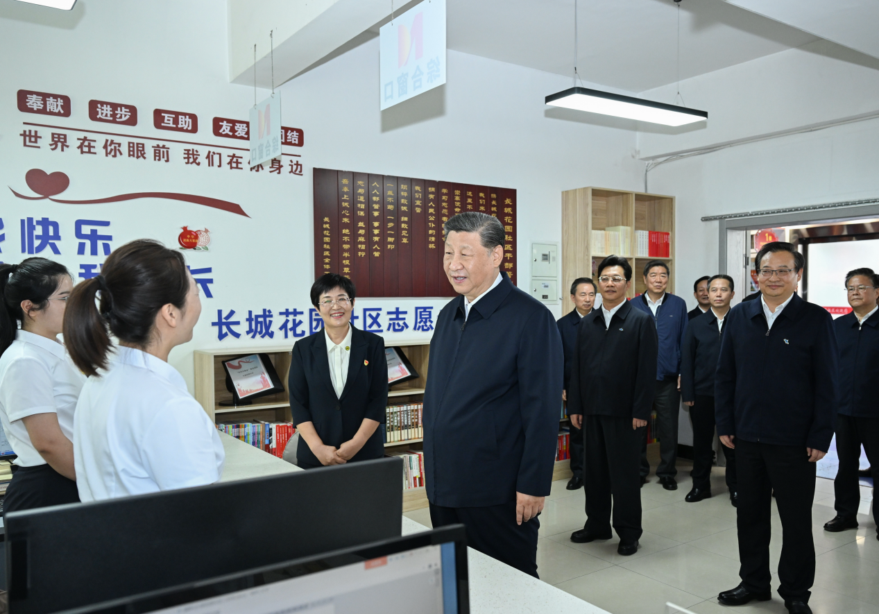 2024年6月19日，習近平總書記來到寧夏銀川市金鳳區(qū)長城花園社區(qū)考察。
