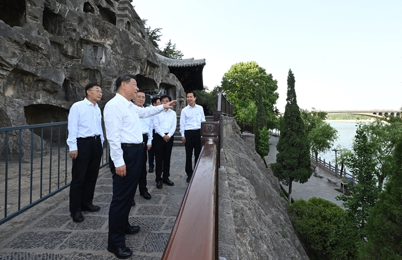 2025年5月19日至20日，中共中央總書記、國家主席、中央軍委主席習(xí)近平在河南考察。這是19日下午，習(xí)近平在洛陽龍門石窟考察。新華社記者 謝環(huán)馳 攝