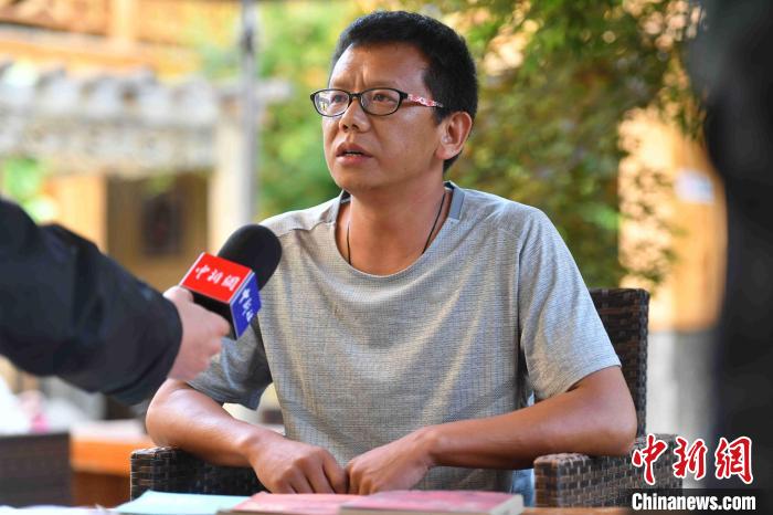 圖為和澗秋接受記者采訪。　劉冉陽(yáng) 攝