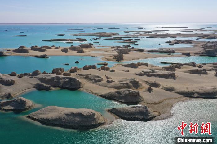航拍青海大柴旦烏素特水上雅丹奇特景觀?！●R銘言 攝