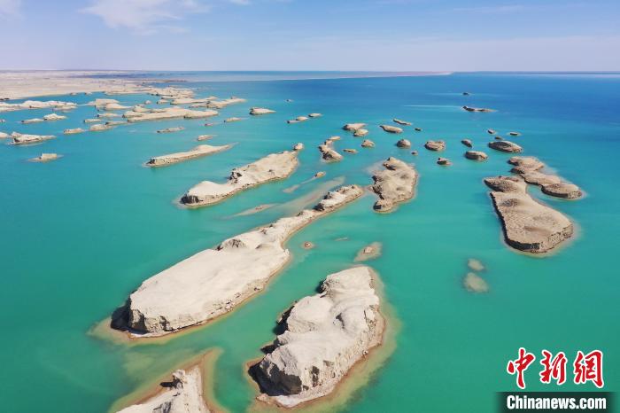 航拍青海大柴旦烏素特水上雅丹奇特景觀?！●R銘言 攝