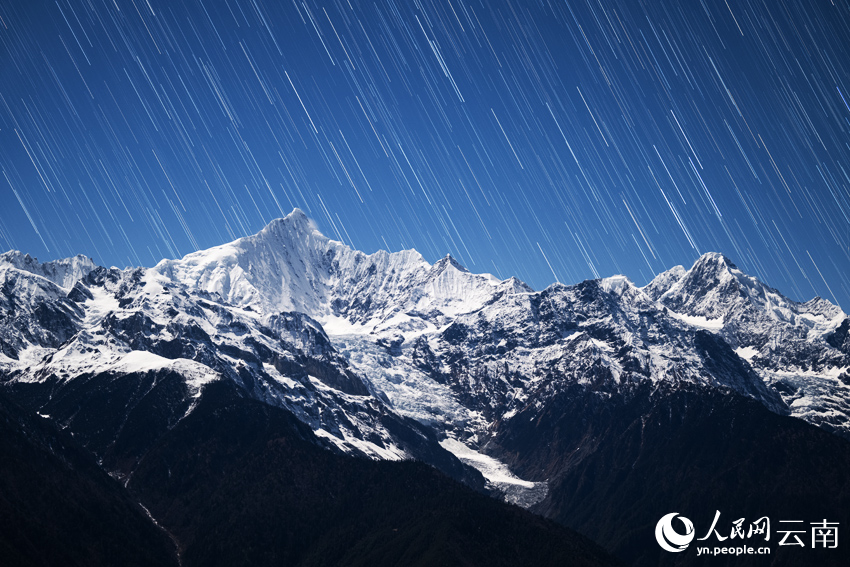 梅里雪山“星河流淌”奇觀。趙一舟攝