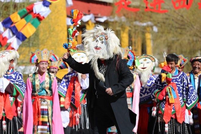 60歲的老奶奶，不會漢語，卻能唱京劇！一曲《北京的金山上》瞬間捕獲了觀眾的心。