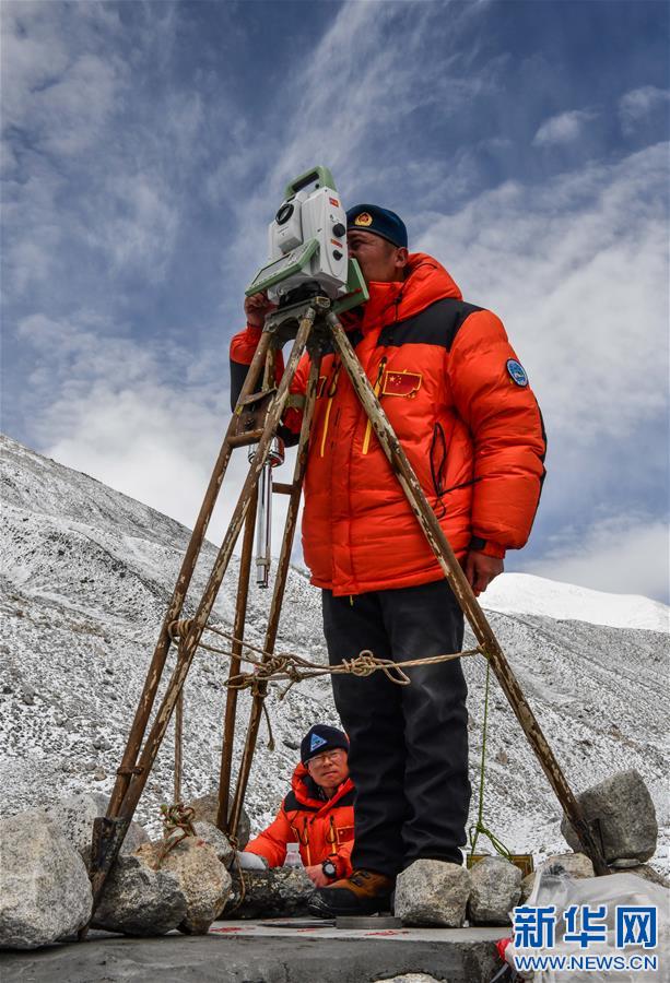 （2020珠峰高程測量）（3）自然資源部第一大地測量隊(duì)對珠峰峰頂進(jìn)行交會(huì)觀測