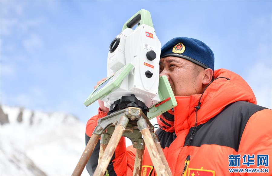 （2020珠峰高程測量）（5）自然資源部第一大地測量隊(duì)對珠峰峰頂進(jìn)行交會(huì)觀測