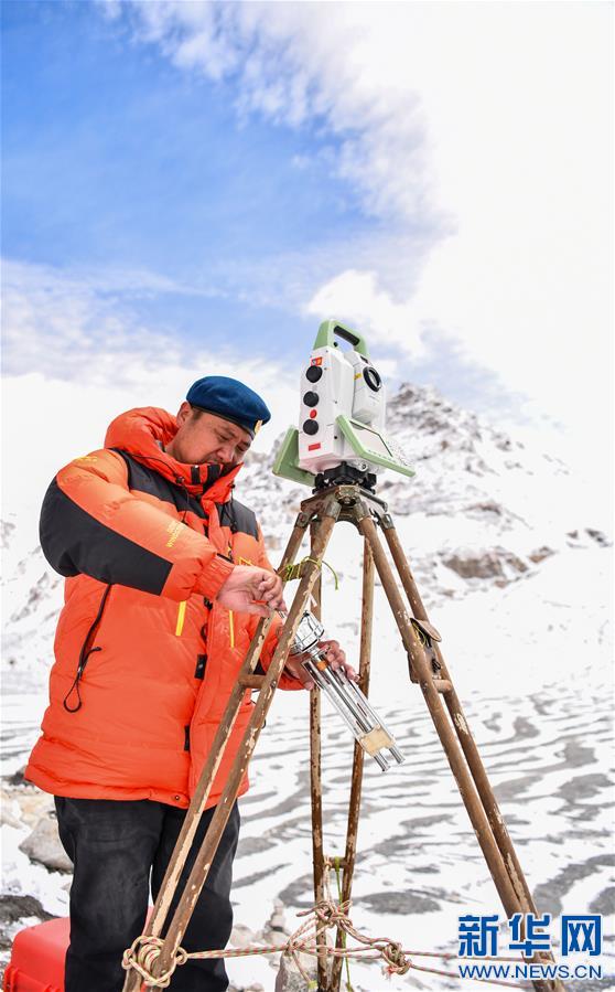 （2020珠峰高程測量）（6）自然資源部第一大地測量隊(duì)對珠峰峰頂進(jìn)行交會(huì)觀測