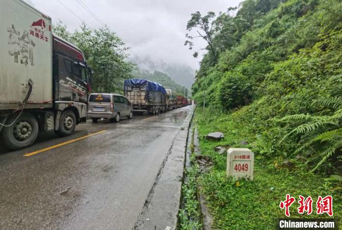 川藏公路西藏林芝境內(nèi)路段因自然災(zāi)害中斷搶通預(yù)計需7至10天