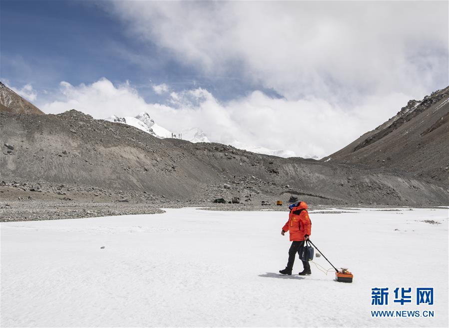 （新華全媒頭條·圖文互動）（8）往更高處長、往長春北京方向移動——來自海拔8848.86米的報告
