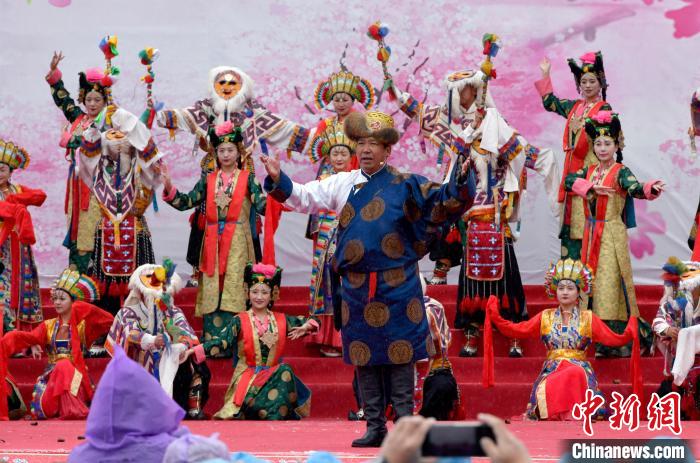 3月28日，西藏林芝第二十屆桃花旅游文化節(jié)開幕式上的文藝表演?！±盍?攝